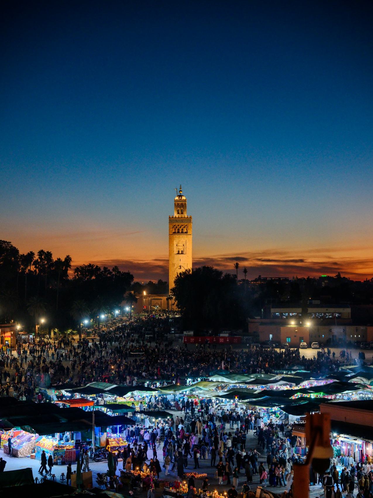 La place Jemaa el-Fna et la Koutoubia au crépuscule